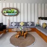 Villa Scarlet